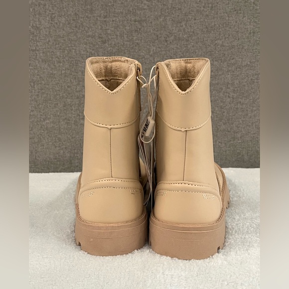 Zara Kids / toddler boots. Chunky external sole, side zipper. Beige / cream. 12 - Picture 4 of 12